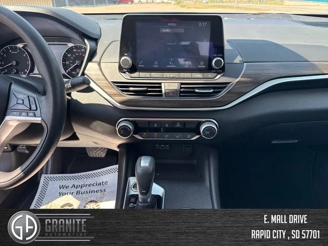 2025 Nissan Altima SV - Photo 18
