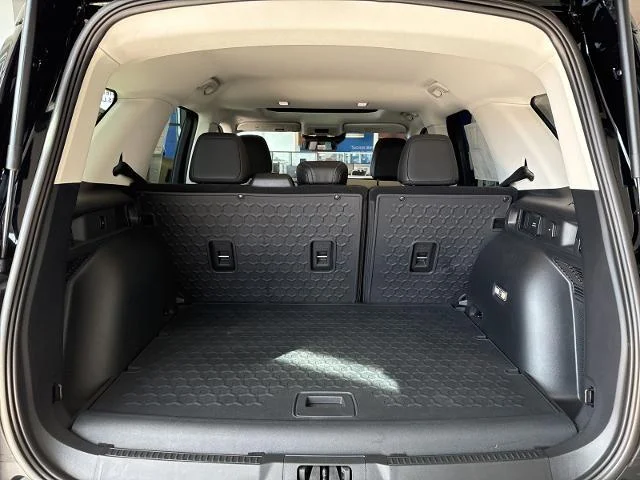 New 2025 Shadow Black Ford Outer Banks® image 65