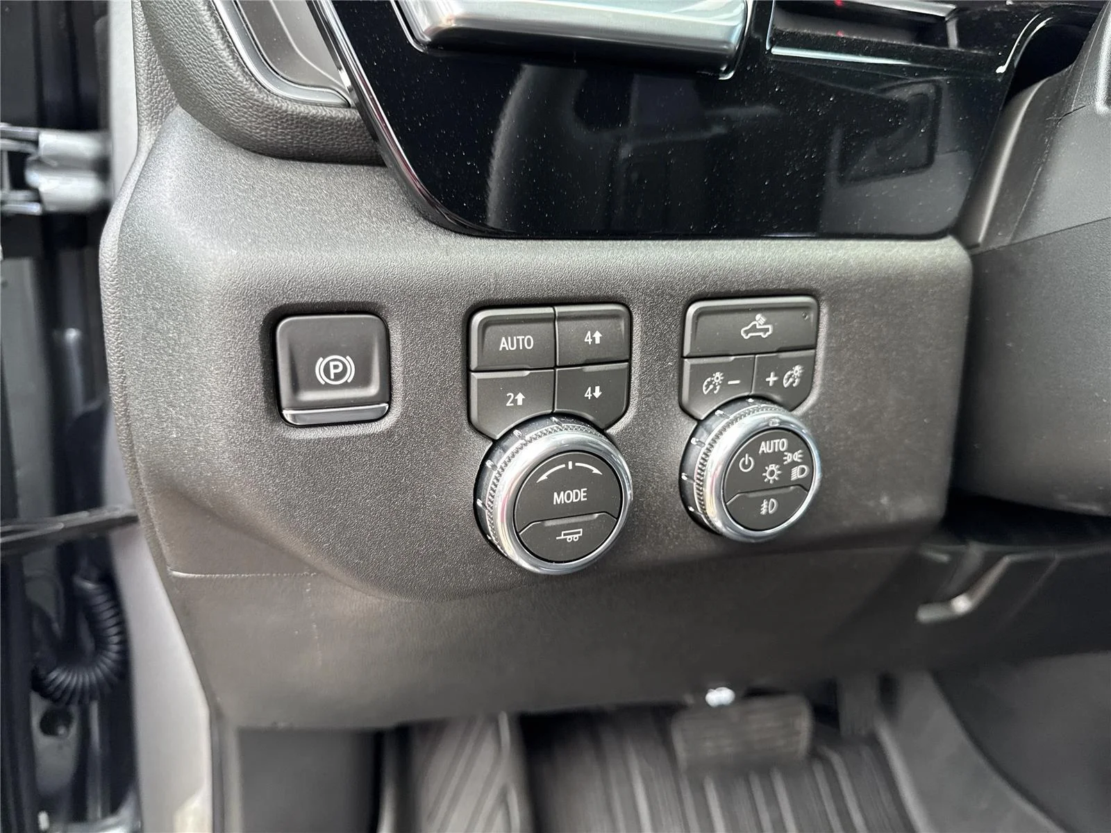 New 2026 Sterling Metallic GMC Elevation image 20