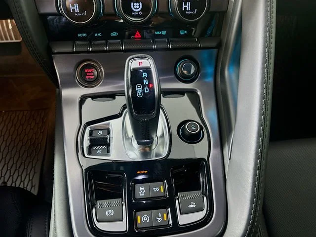 2024 Jaguar F-Type R75 - Photo 18