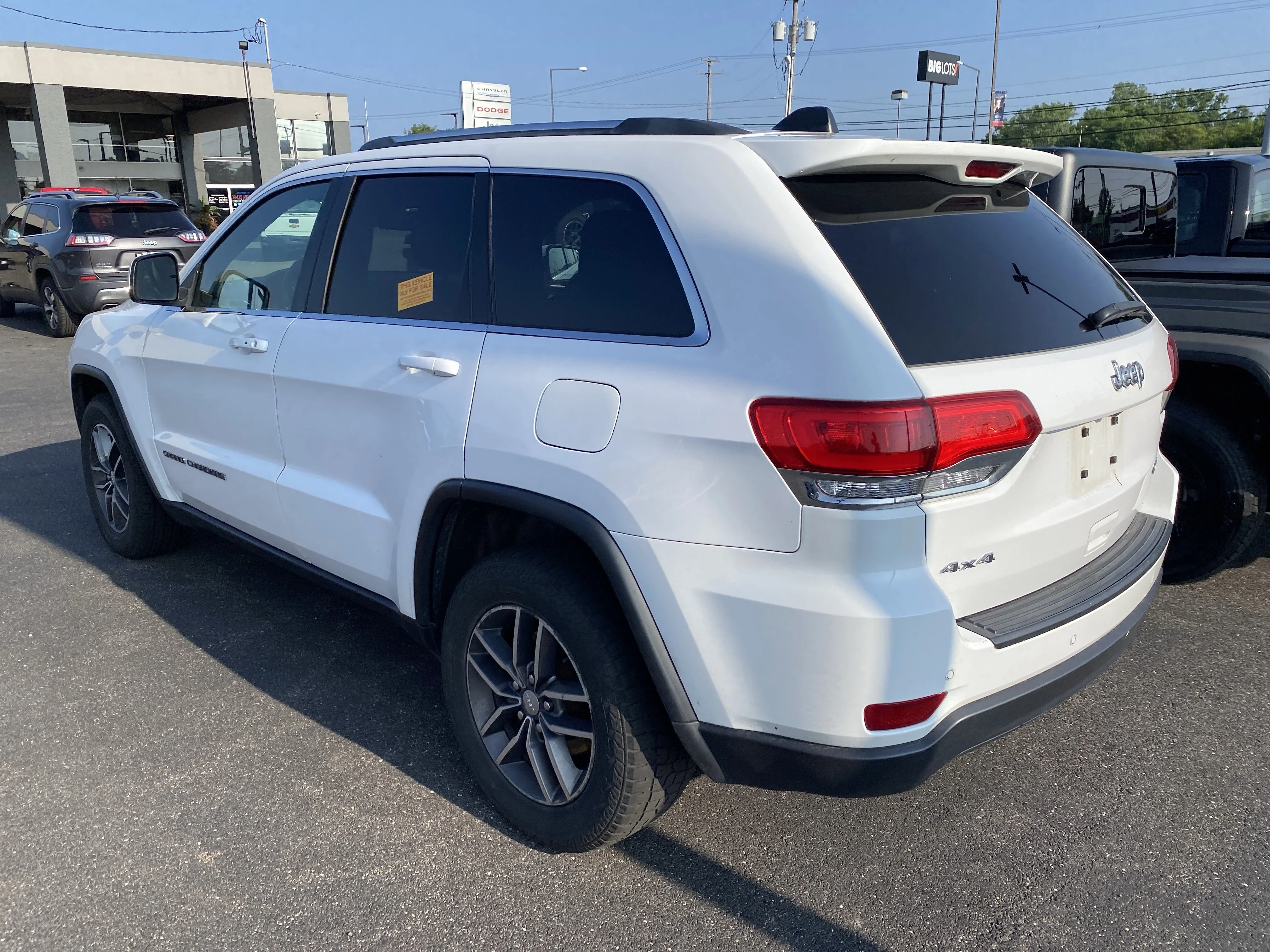 Used 2018 Bright White Clearcoat Jeep  image 3
