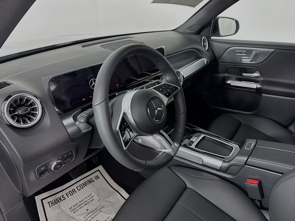 Used 2025 Silver Mercedes-Benz GLB 250 image 4