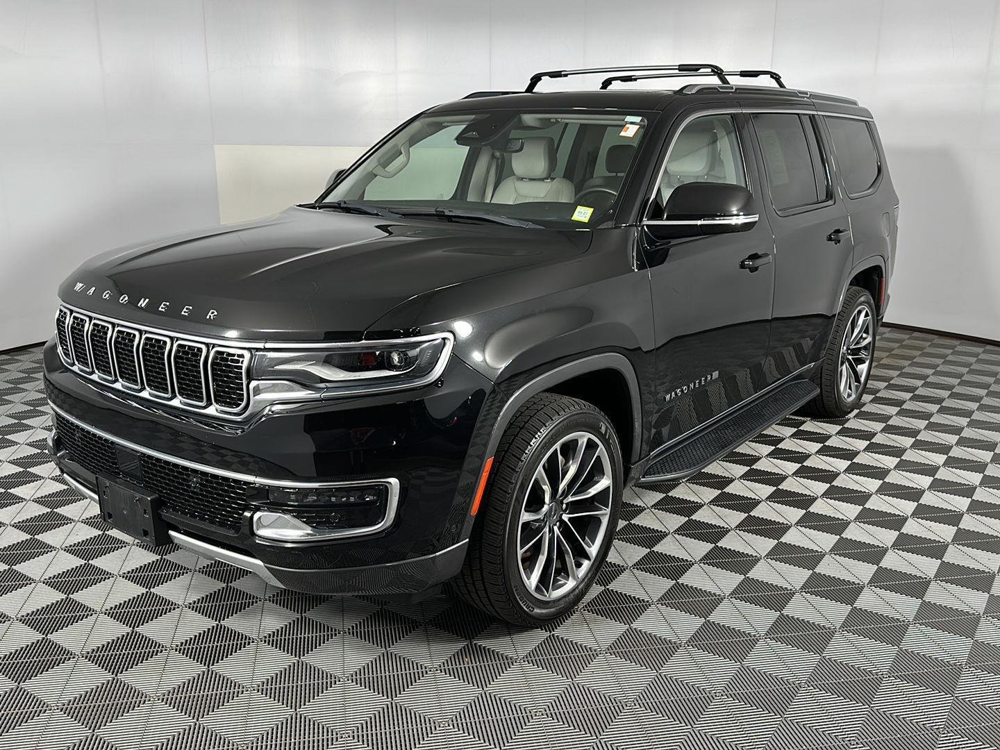 Used 2022 Diamond Black Crystal Pearlcoat Jeep Series II image 5