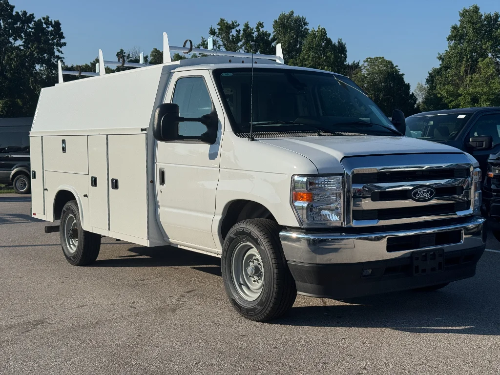 New 2027 Oxford White Ford Knapheide KUV image 1