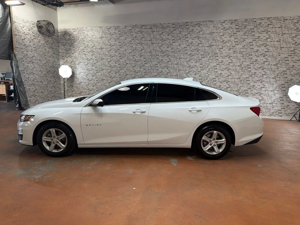 Used 2024 Summit White Chevrolet LT image 4