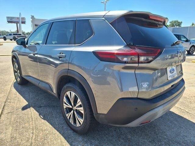 Used 2021 Gun Metallic Nissan SV image 3