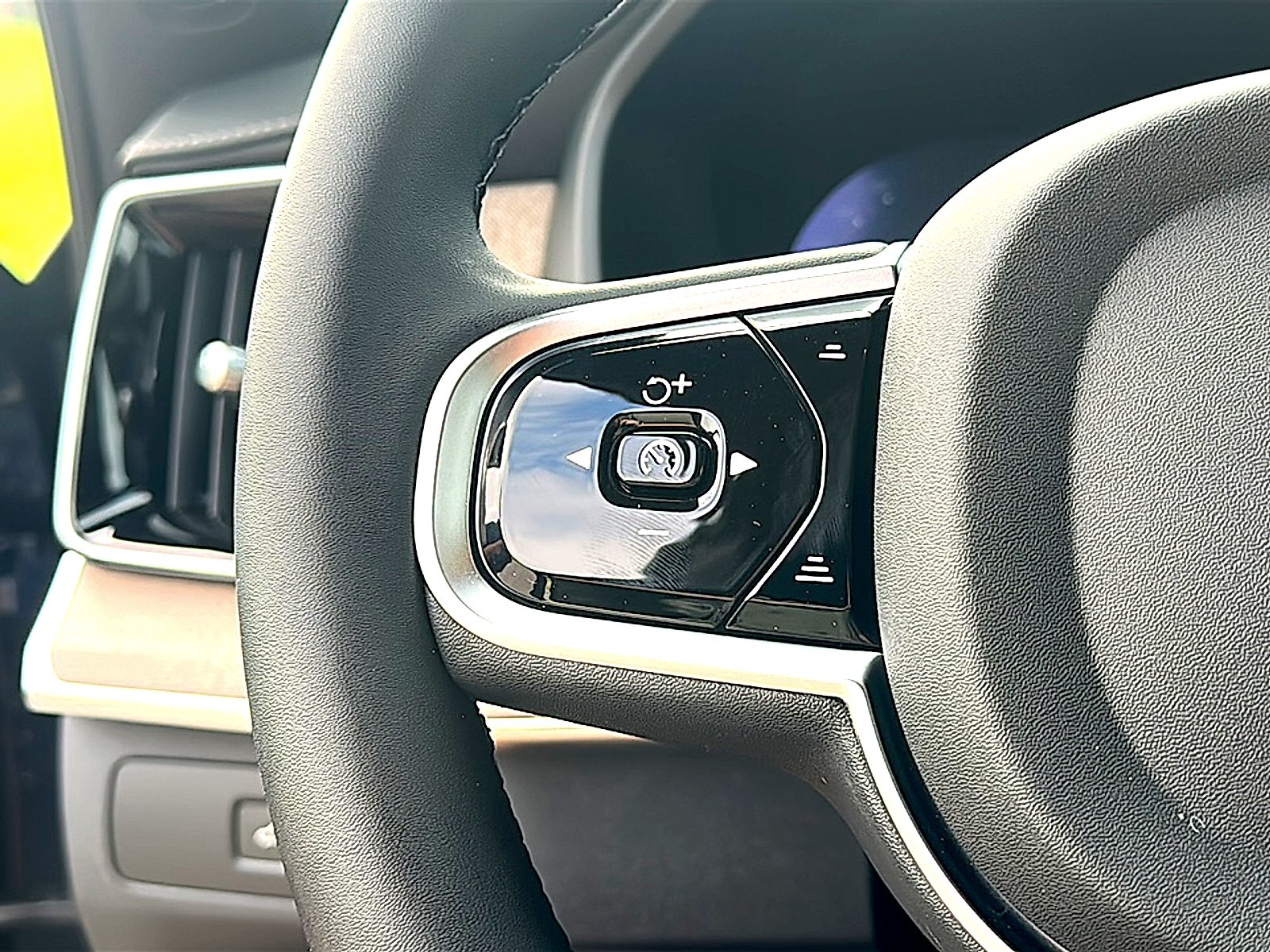 2026 Volvo XC90 Plus - Photo 20