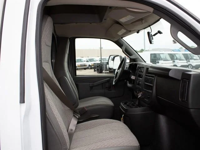 New 2025 Summit White GMC 1WT image 16