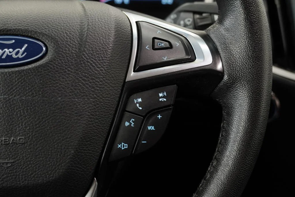 Used 2019 Gray Ford SEL image 21