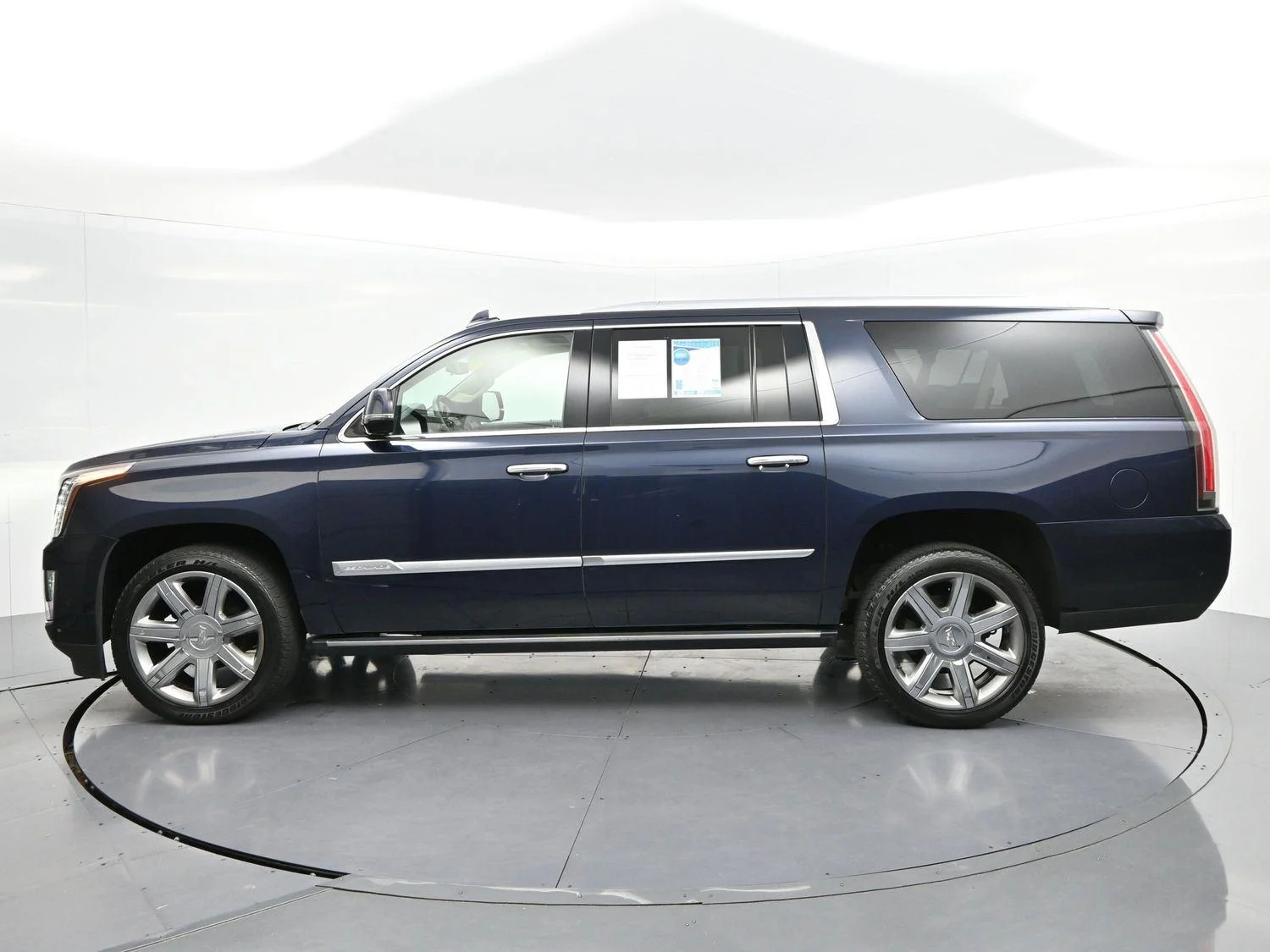Used 2019 DARK ADRIATIC BLUE METALLIC Cadillac Premium Luxury image 4
