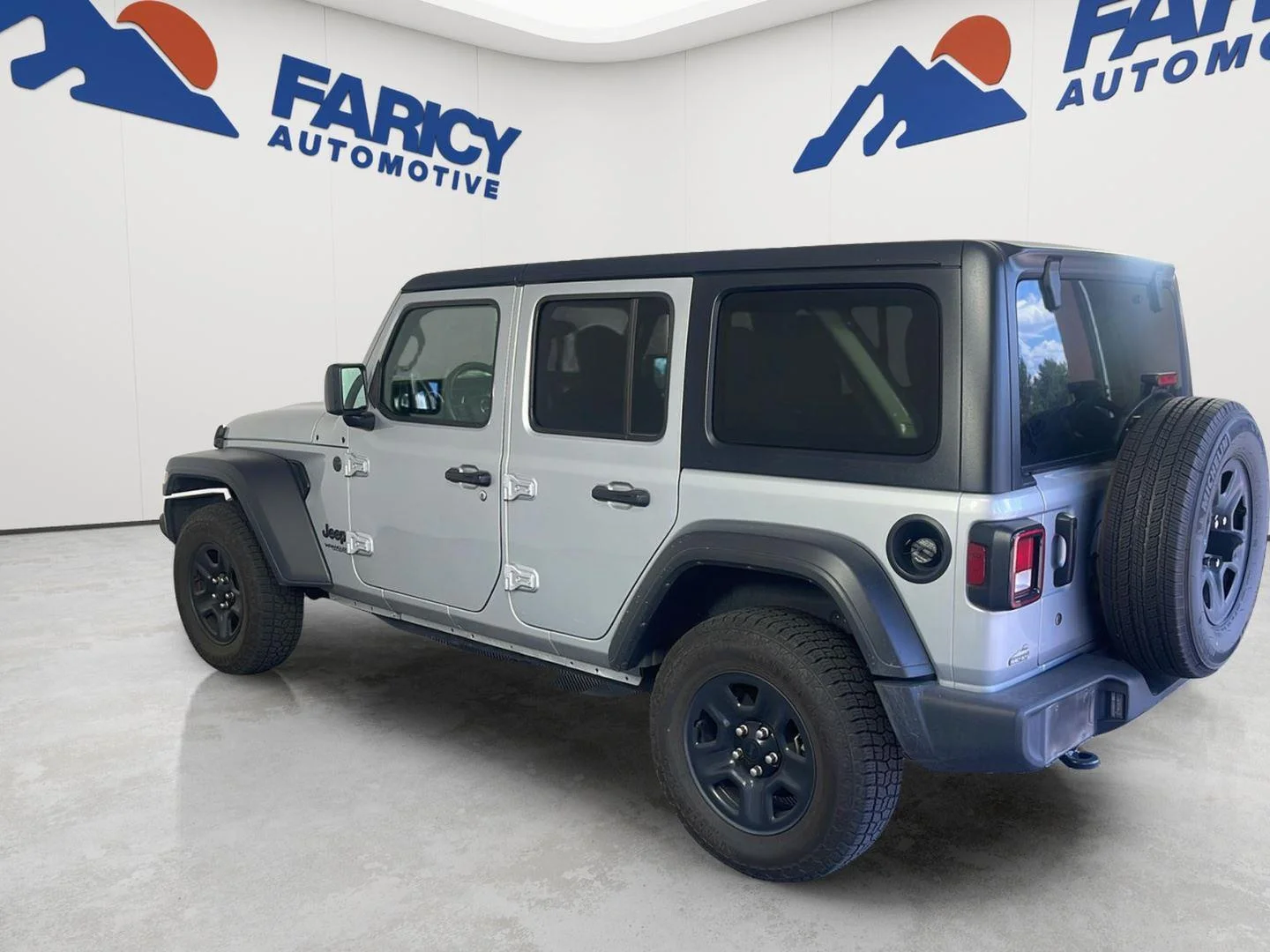 Used 2022 Silver Zynith Clearcoat Jeep Unlimited Sport image 10