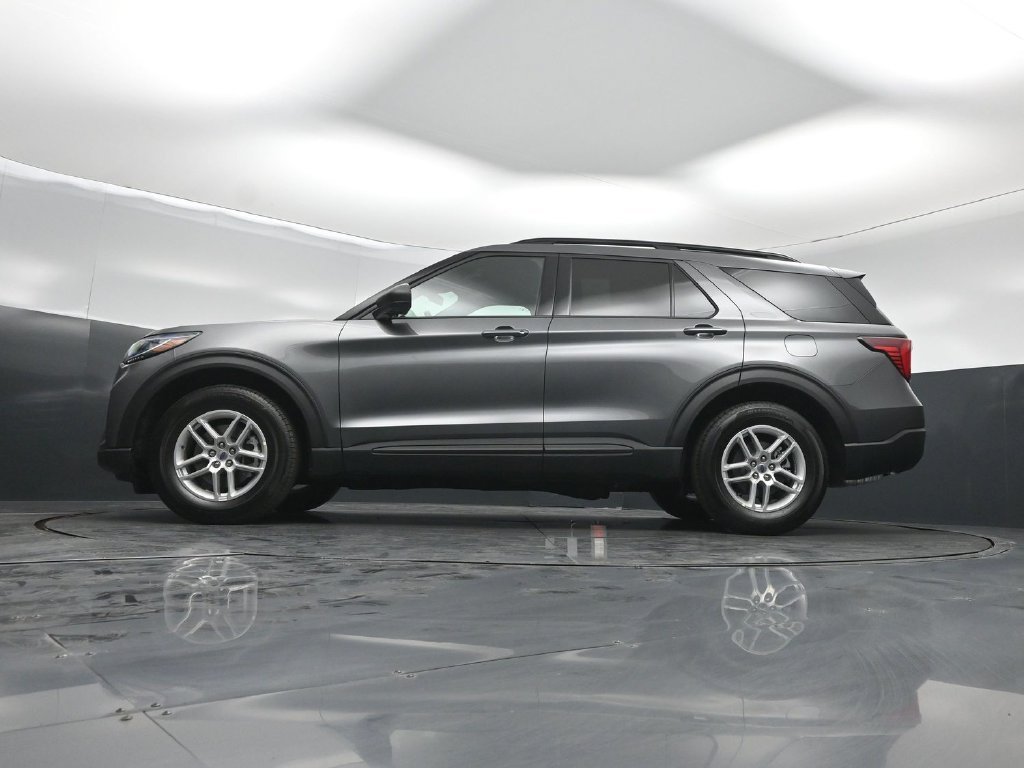 New 2027 Carbonized Gray Metallic Ford Active image 49