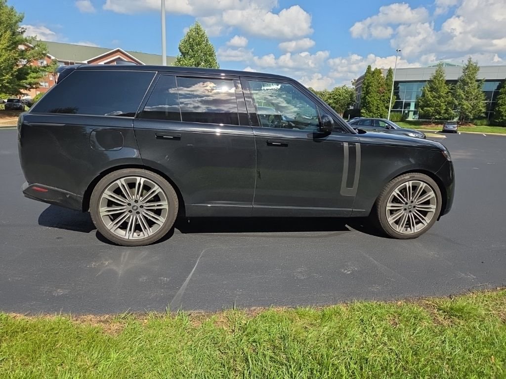 Used 2025 Santorini Black Metallic Land Rover SE image 6