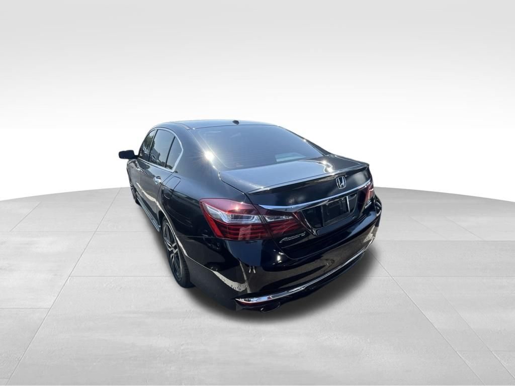 Used 2016 Black Honda Touring image 18