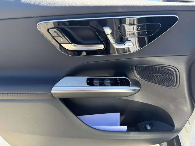 New 2026 White Mercedes-Benz GLC 300 image 17
