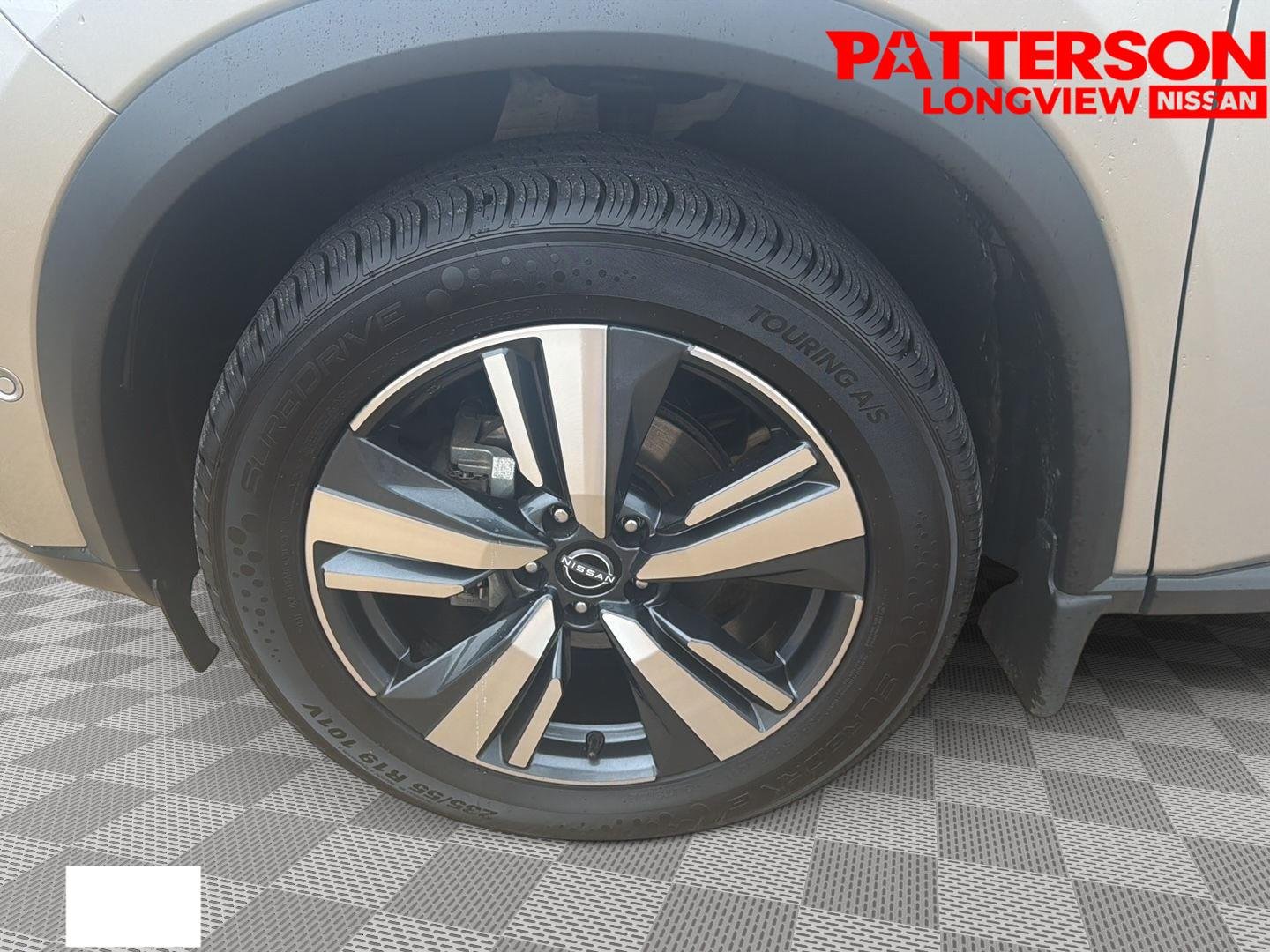 Used 2023 Champagne Silver Metallic Nissan Platinum image 23