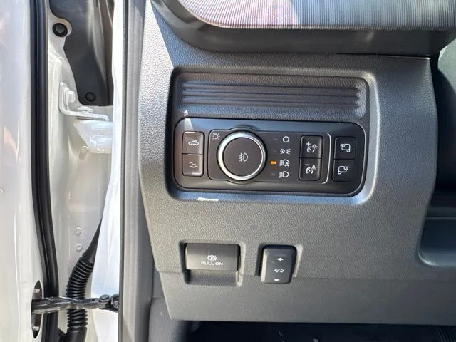 New 2026 Star White Metallic Tri-Coat Ford F-350® Platinum® image 50