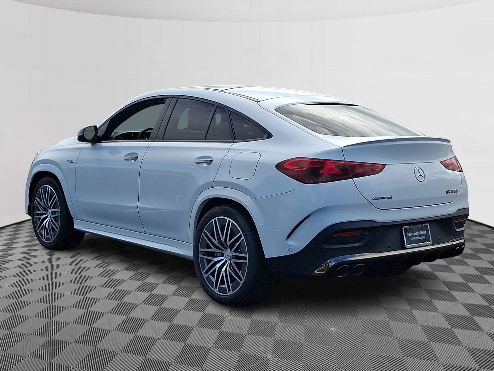 New 2027 MANUFAKTUR Moonlight White Metallic Mercedes-Benz AMG® GLE 53e 4MATIC+ Coupe image 4
