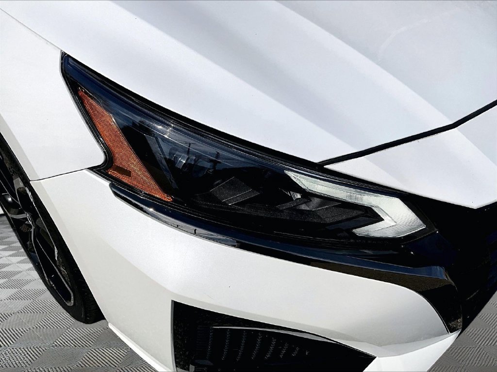 Certified Used 2024 White Nissan 2.5 SR image 32