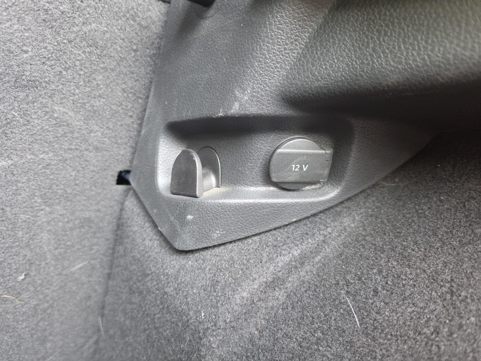 Used 2018 Night Blue Metallic Volkswagen S image 17