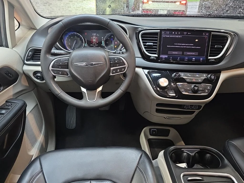 Used 2023 Ceramic Gray Clearcoat Chrysler Touring L image 15