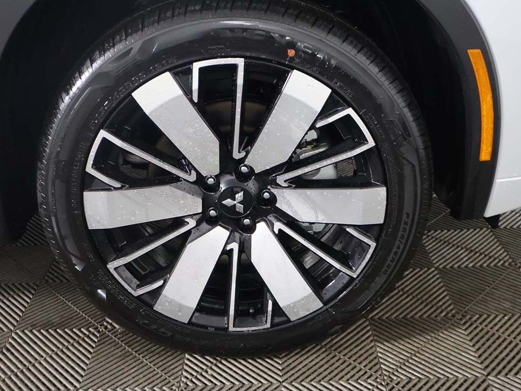 New 2026 White Mitsubishi SEL image 29