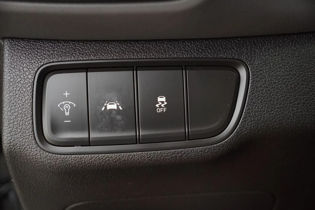 Certified Used 2020 Black Hyundai SE image 16