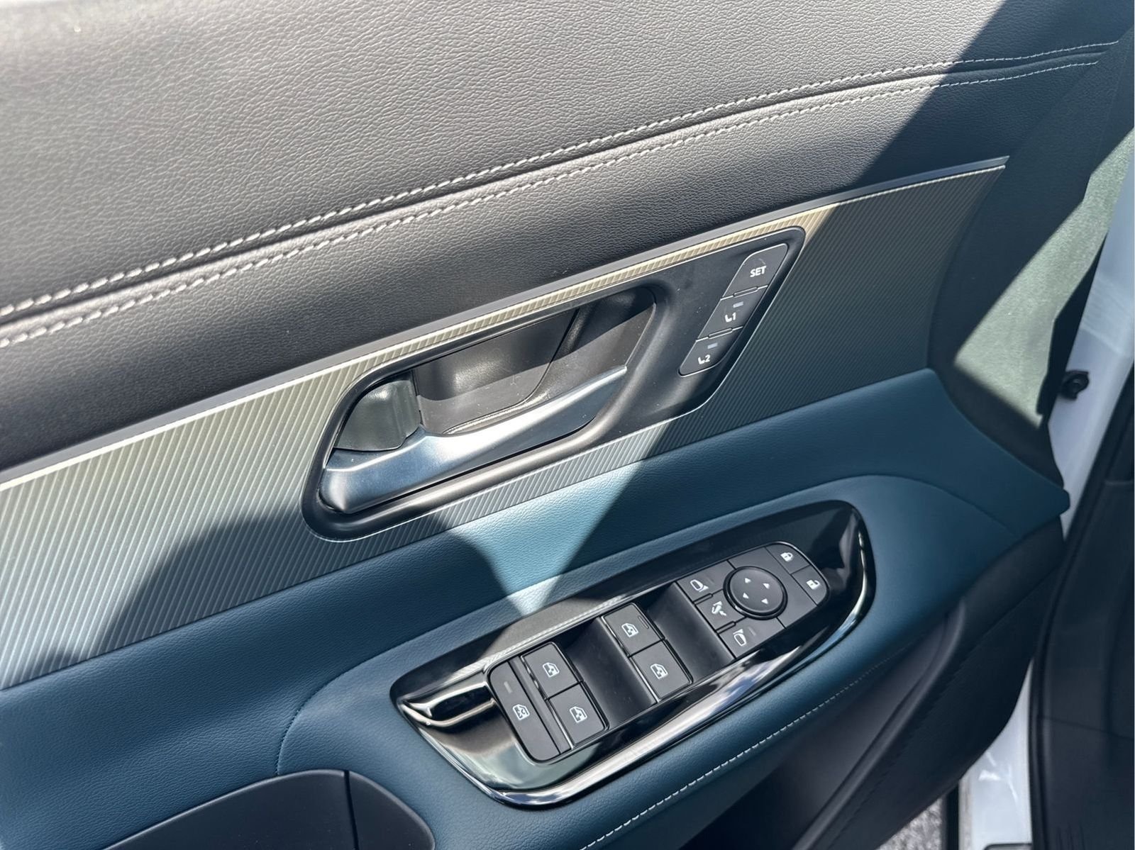New 2026 White Nissan Platinum image 12