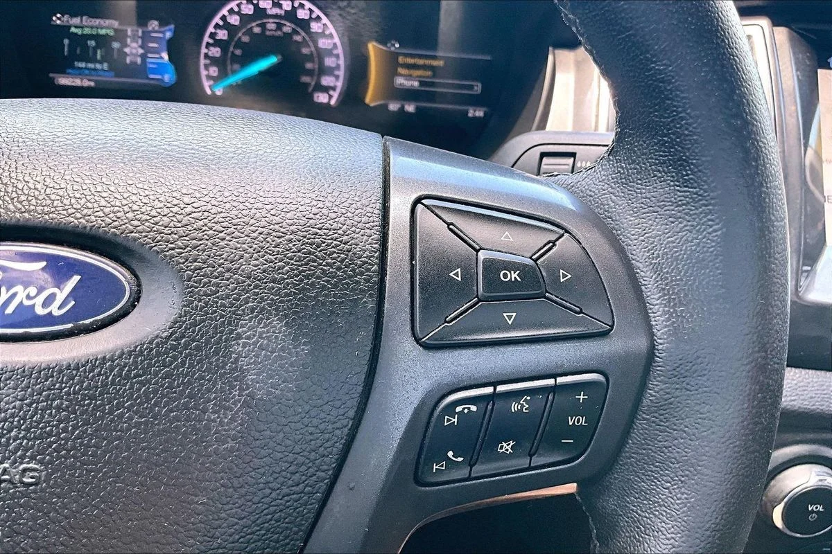 Used 2019  Ford LARIAT image 13