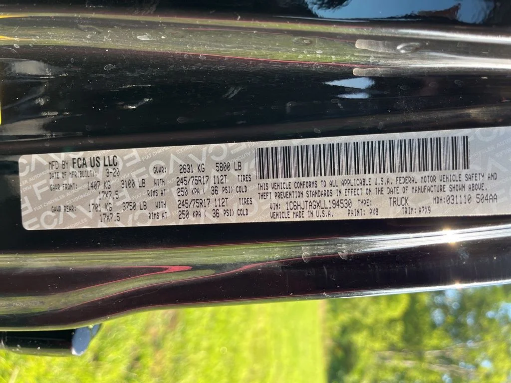 Used 2020 Black Jeep Sport image 39