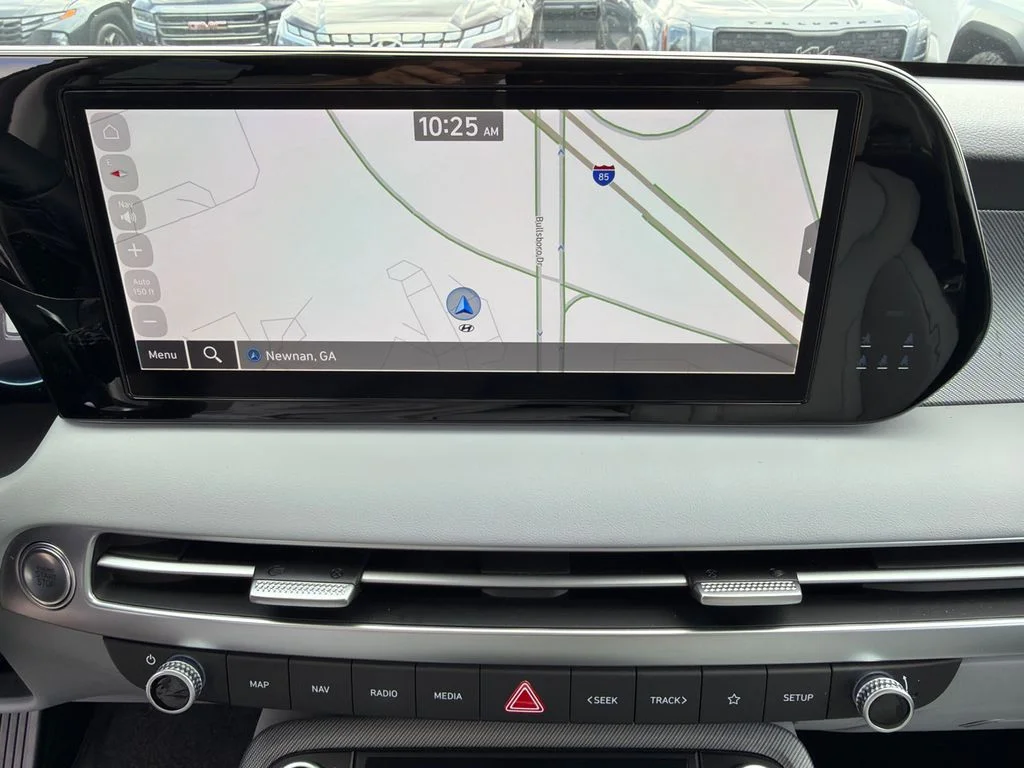Used 2025 Silver Hyundai SEL Premium image 29