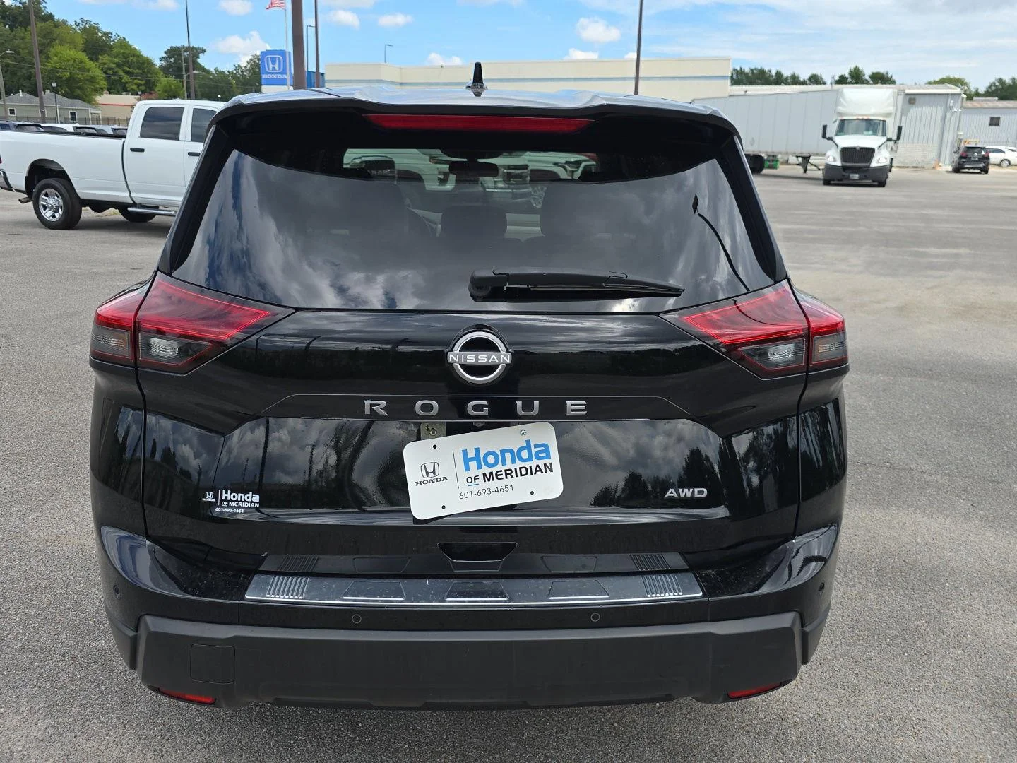 Used 2025 Super Black Nissan SV image 4