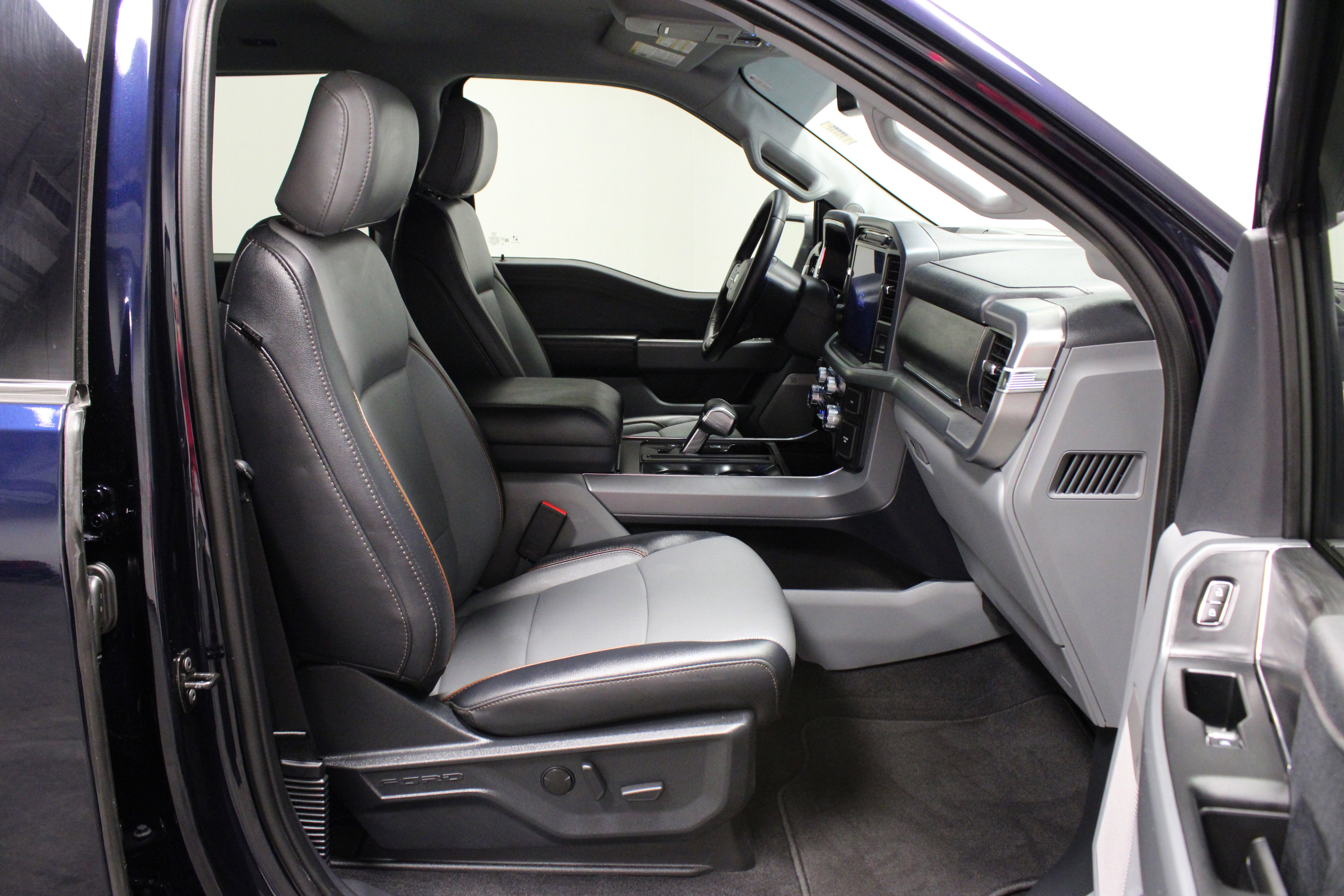 Used 2025 Antimatter Blue Metallic Ford LARIAT image 16