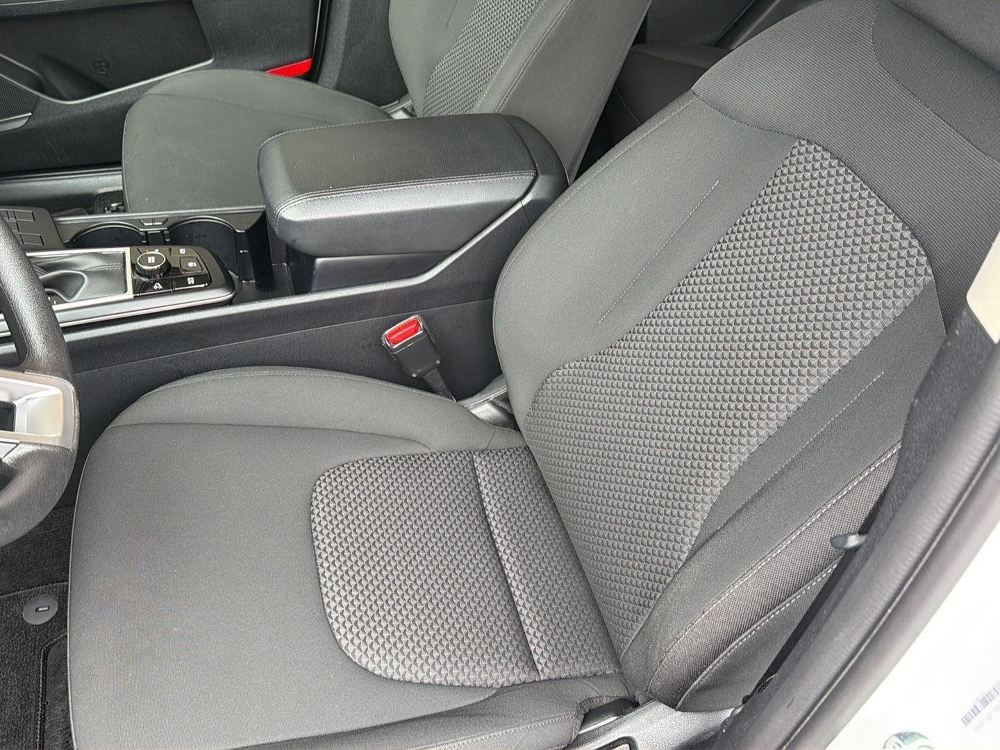Used 2025 Glacial White Pearl Kia LX image 28