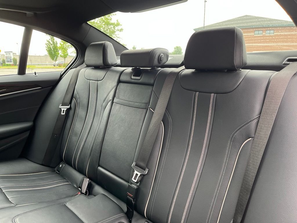 Used 2022 Black Sapphire Metallic BMW 540i xDrive image 21