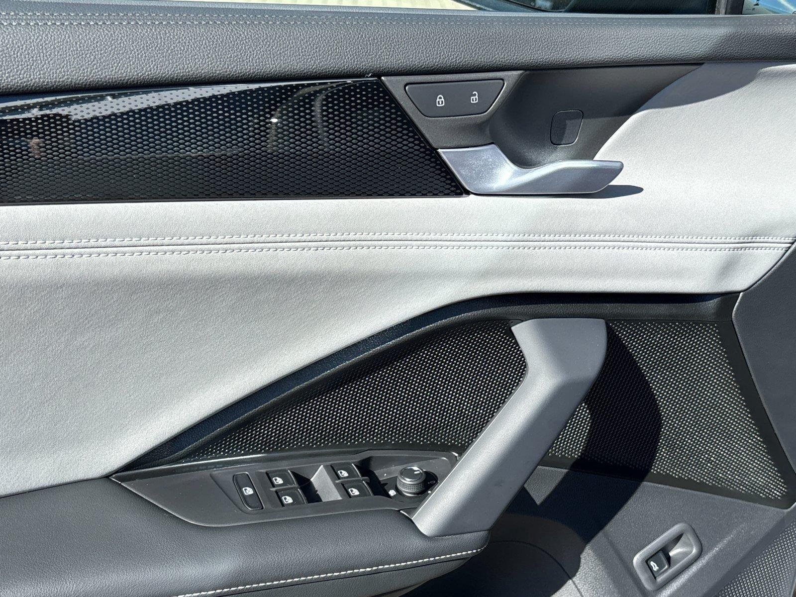 New 2027  Volkswagen SE R-Line Black image 14