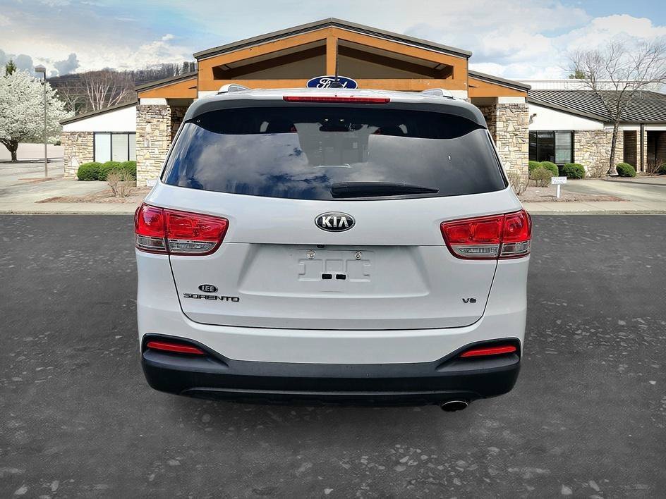 Used 2018 Snow White Pearl Kia LX V6 image 10