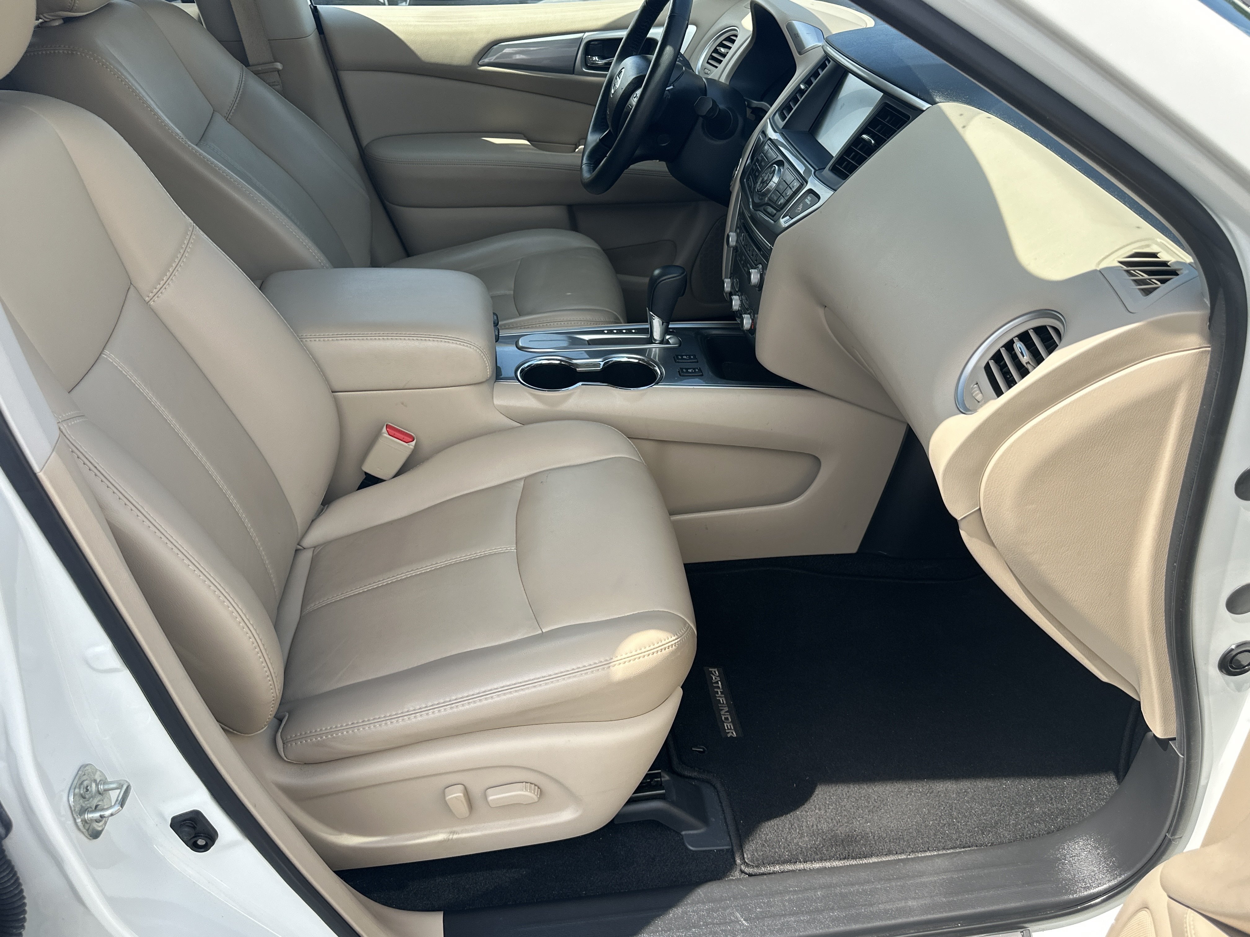 Used 2020 Pearl White Tricoat Nissan SL image 14