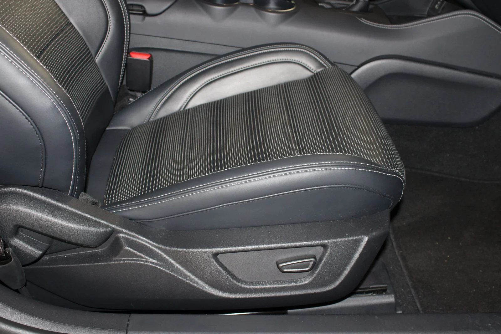 Used 2025 Black Ford GT Premium image 27