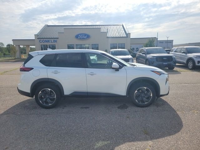 Used 2025 White Nissan SV image 19