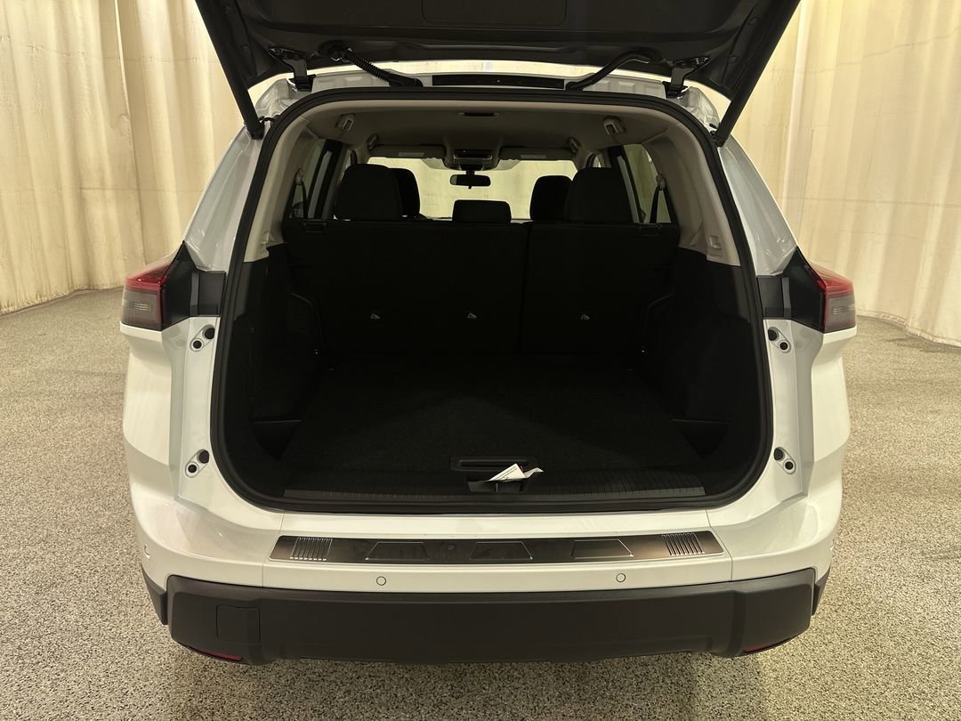 2026 Nissan Rogue SV - Photo 15