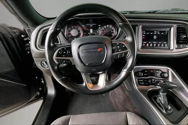 Used 2019 Black Dodge SXT image 8