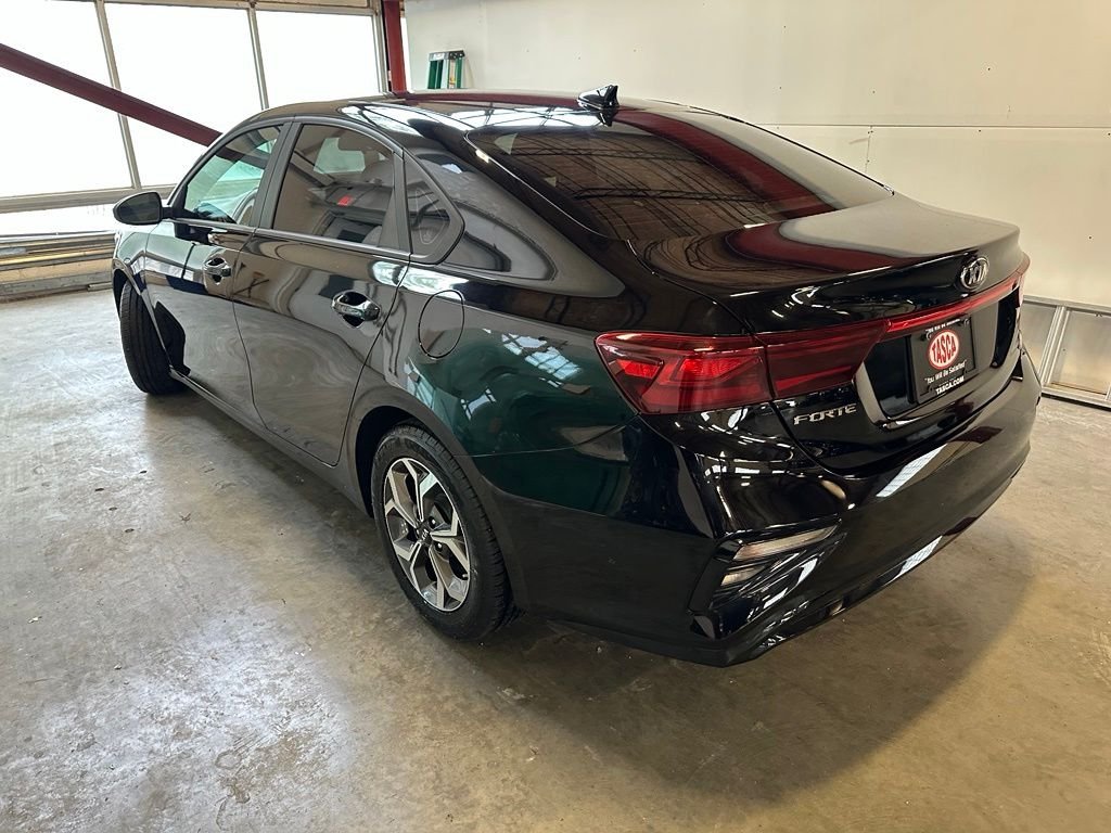 Used 2021 Black Kia LXS image 5