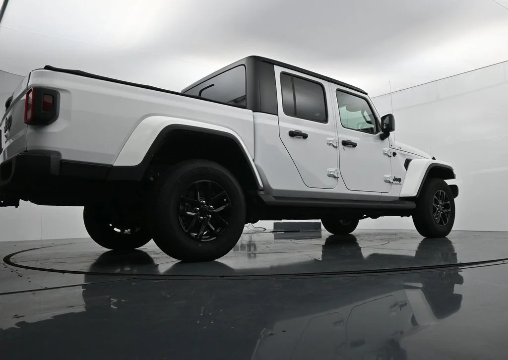 Used 2022 White Jeep Sport image 40