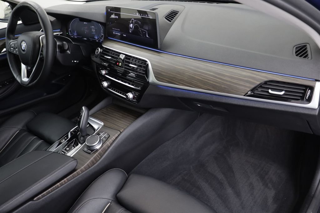 Used 2022 Phytonic Blue Metallic BMW 530e iPerformance image 20