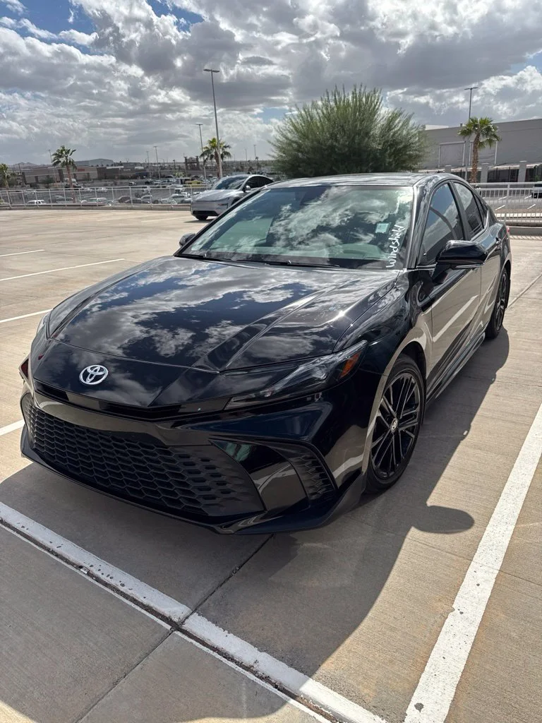 2025 Toyota Camry SE