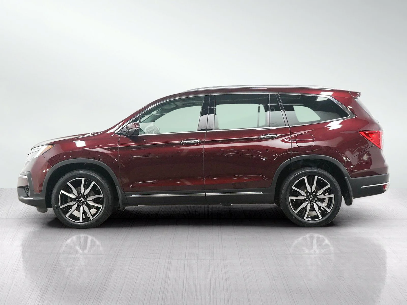 Used 2020 Deep Scarlet Pearl Honda Touring 8-Passenger AWD image 2