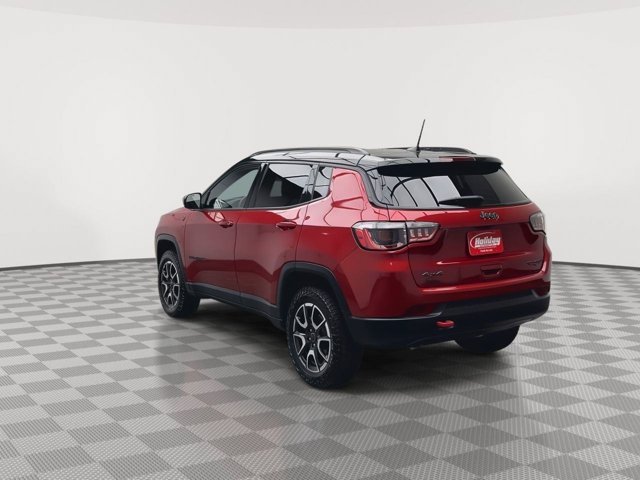 Used 2025 Red Hot Pearlcoat Jeep Trailhawk image 33