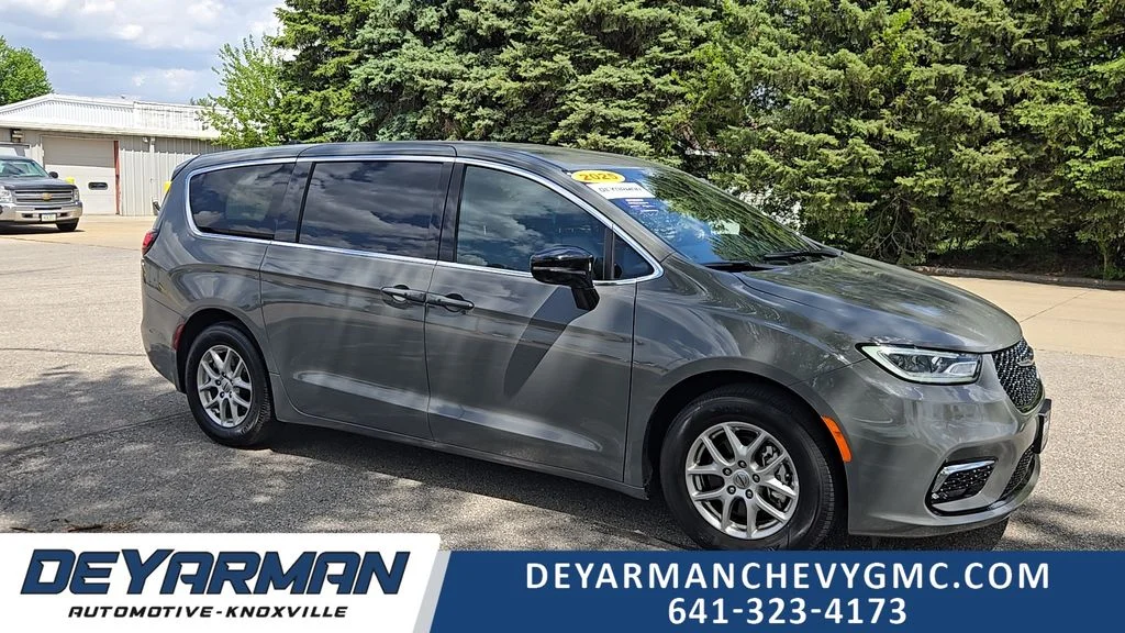 2025 Chrysler Pacifica Select