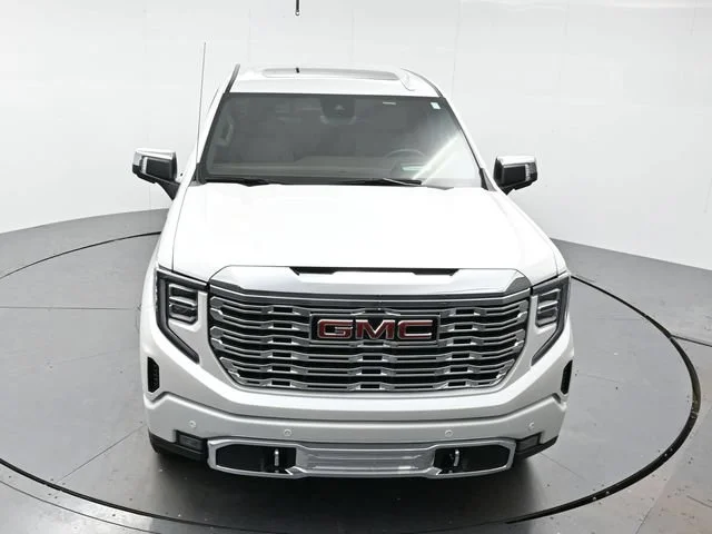 Used 2025 White Frost Tricoat GMC Denali image 33